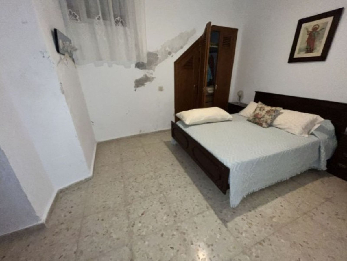 Huis te koop in Estepona | 8 slaapkamers H5528248