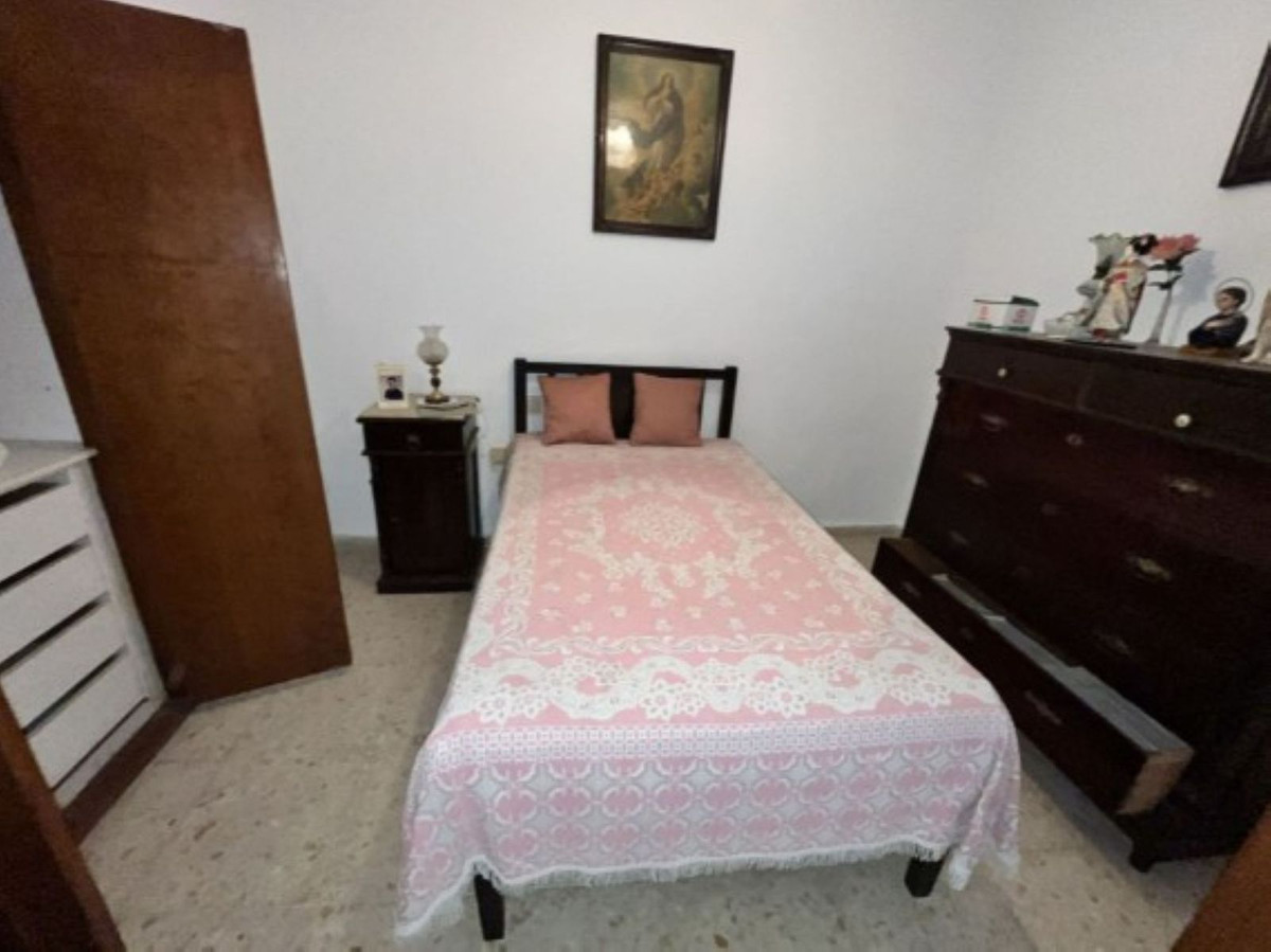 Huis te koop in Estepona | 8 slaapkamers H5528248