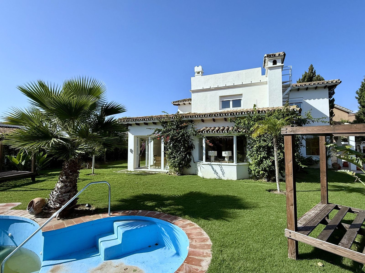 Vrijstaande Villa in Guadalmina Alta-1