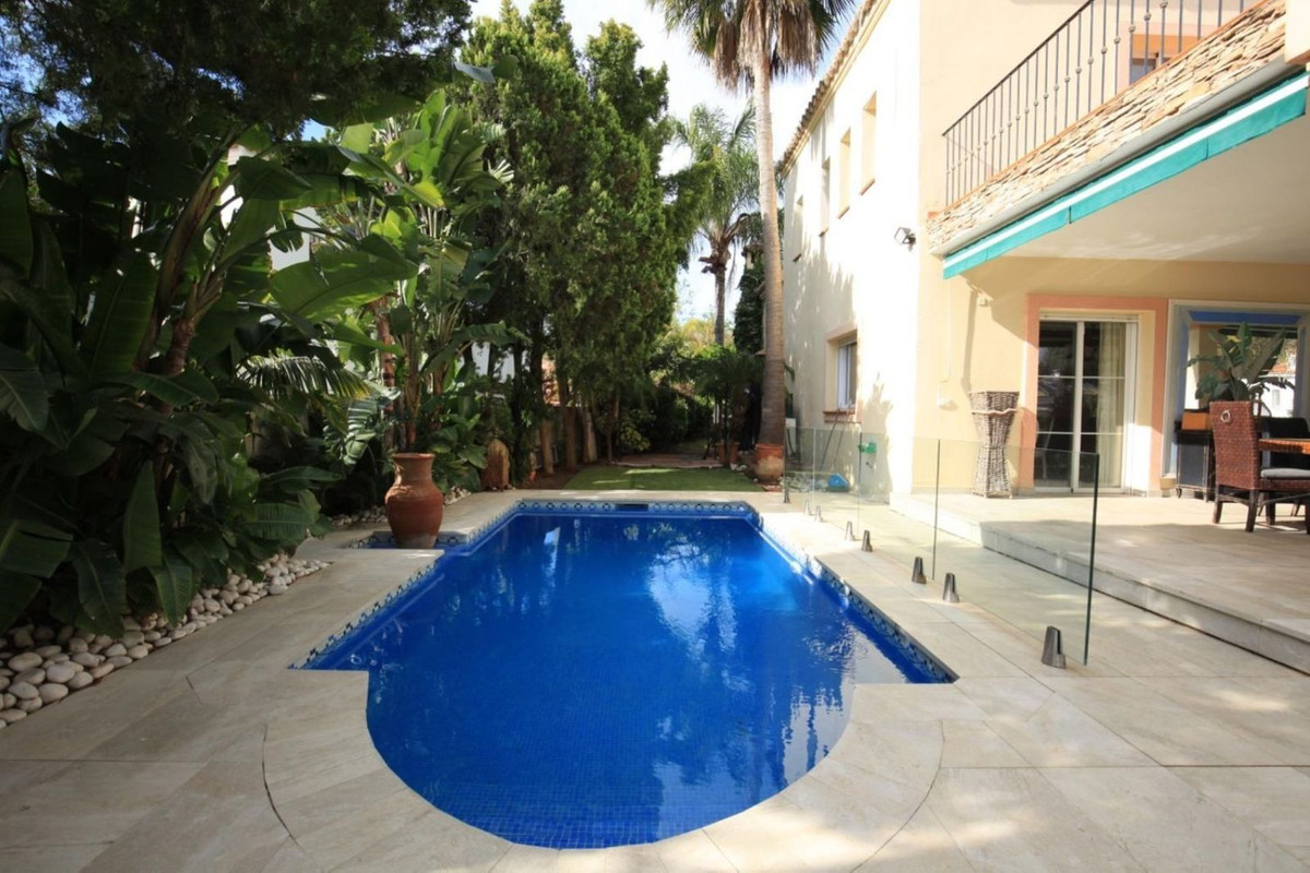 Huis te koop in Guadalmina Alta | 7 slaapkamers H5061856