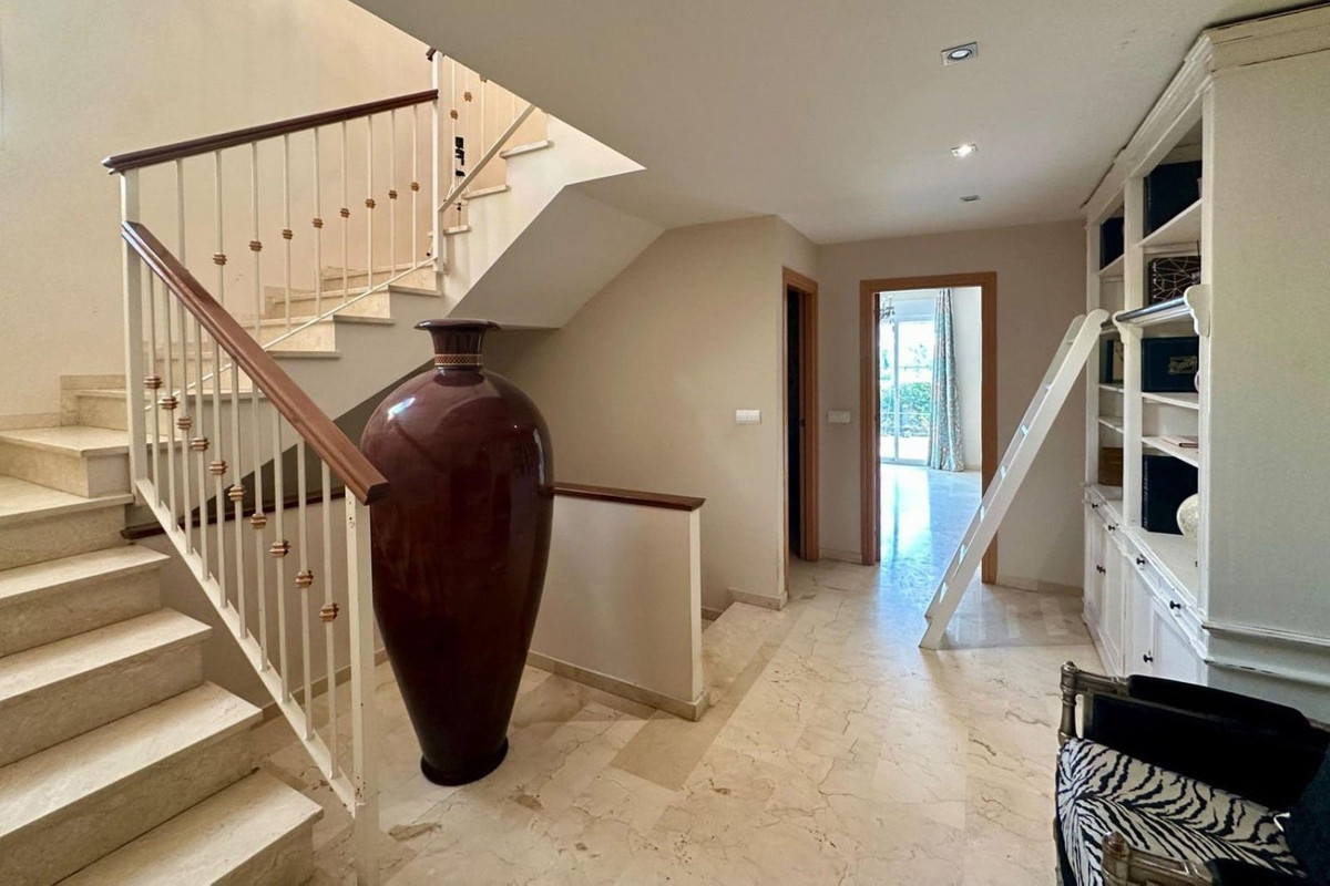 Huis te koop in Guadalmina Alta | 7 slaapkamers H5061856