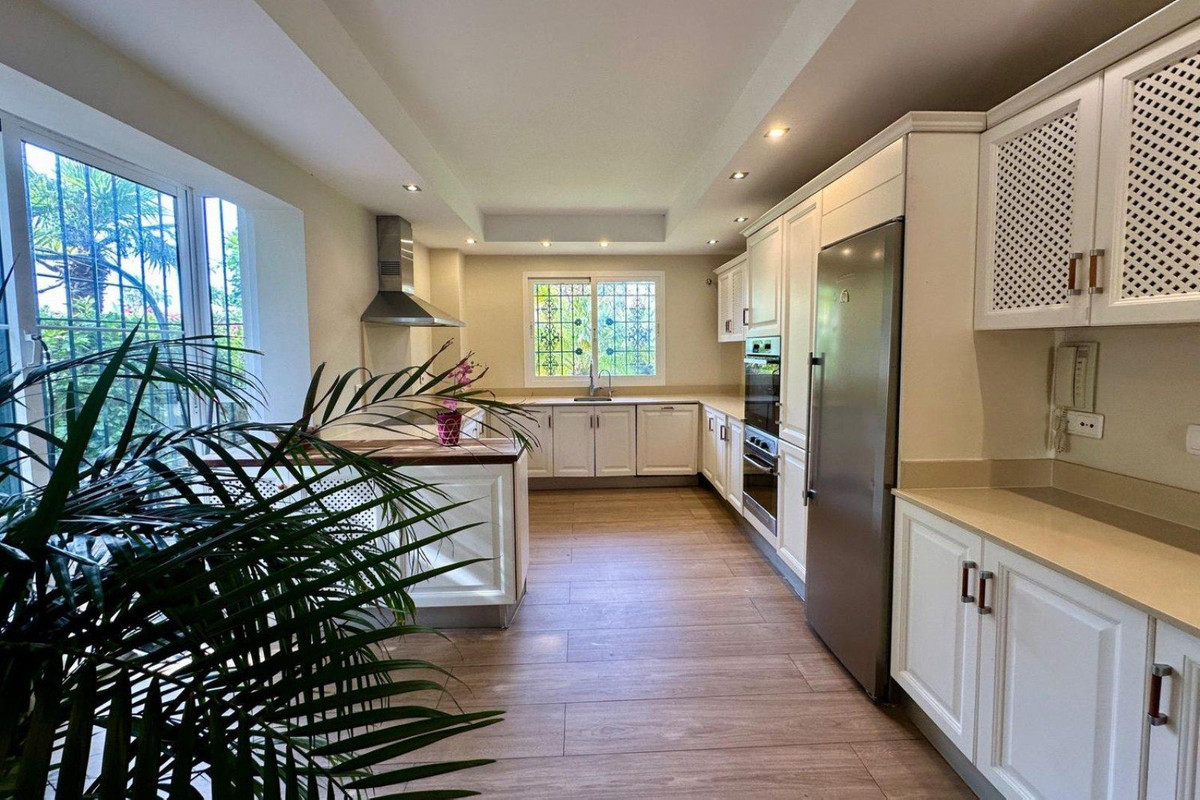 Huis te koop in Guadalmina Alta | 7 slaapkamers H5061856