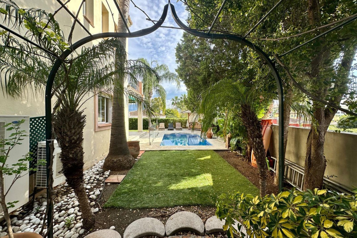Huis te koop in Guadalmina Alta | 7 slaapkamers H5061856