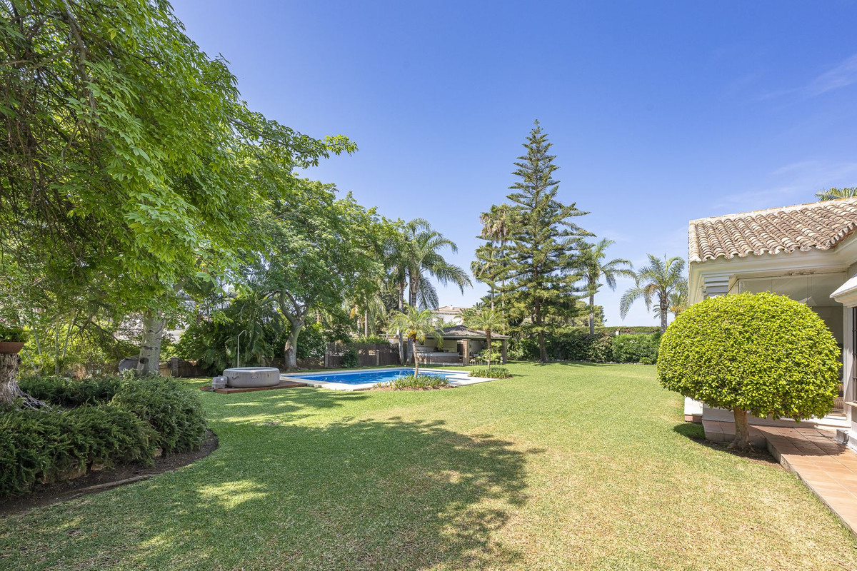 Huis te koop in Guadalmina Alta | 4 slaapkamers H5067145