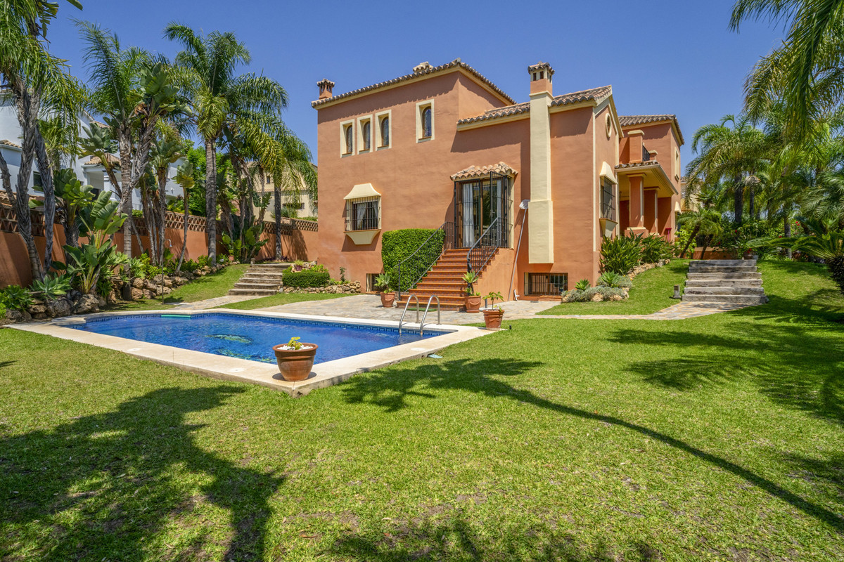 Huis te koop in Guadalmina Alta | 6 slaapkamers H5109133