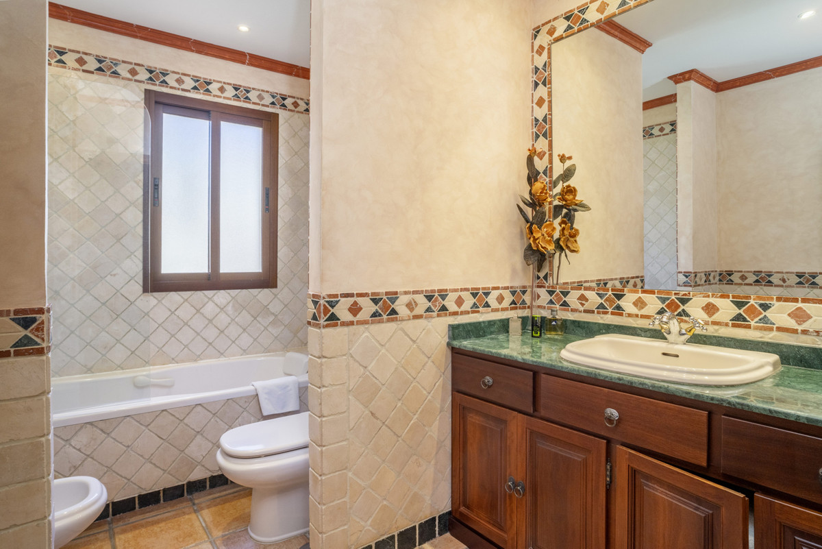 Huis te koop in Guadalmina Alta | 6 slaapkamers H5109133