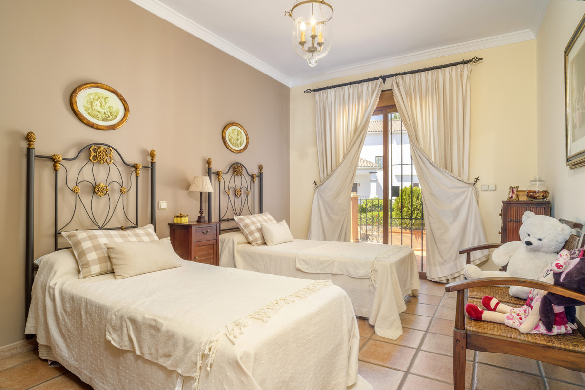 Huis te koop in Guadalmina Alta | 6 slaapkamers H5109133
