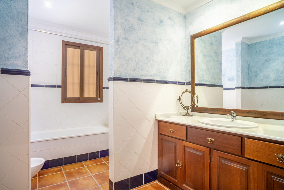 Huis te koop in Guadalmina Alta | 6 slaapkamers H5109133