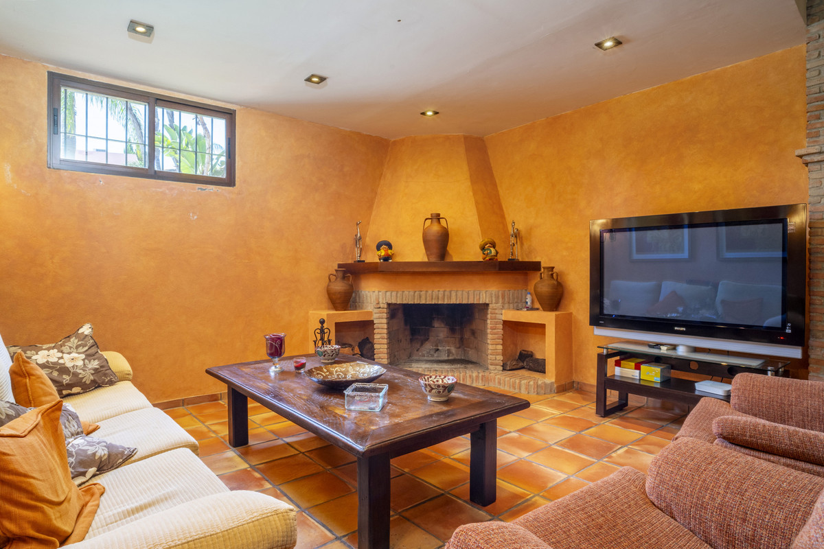 Huis te koop in Guadalmina Alta | 6 slaapkamers H5109133
