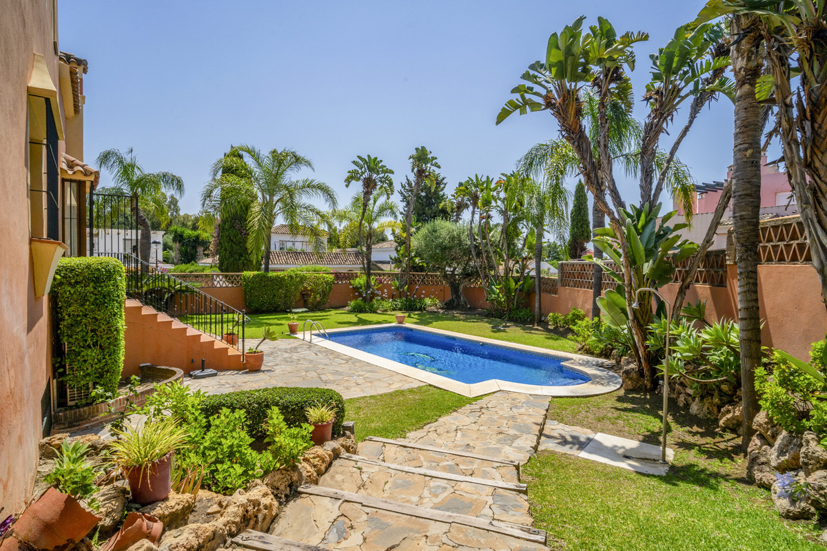 Huis te koop in Guadalmina Alta | 6 slaapkamers H5109133