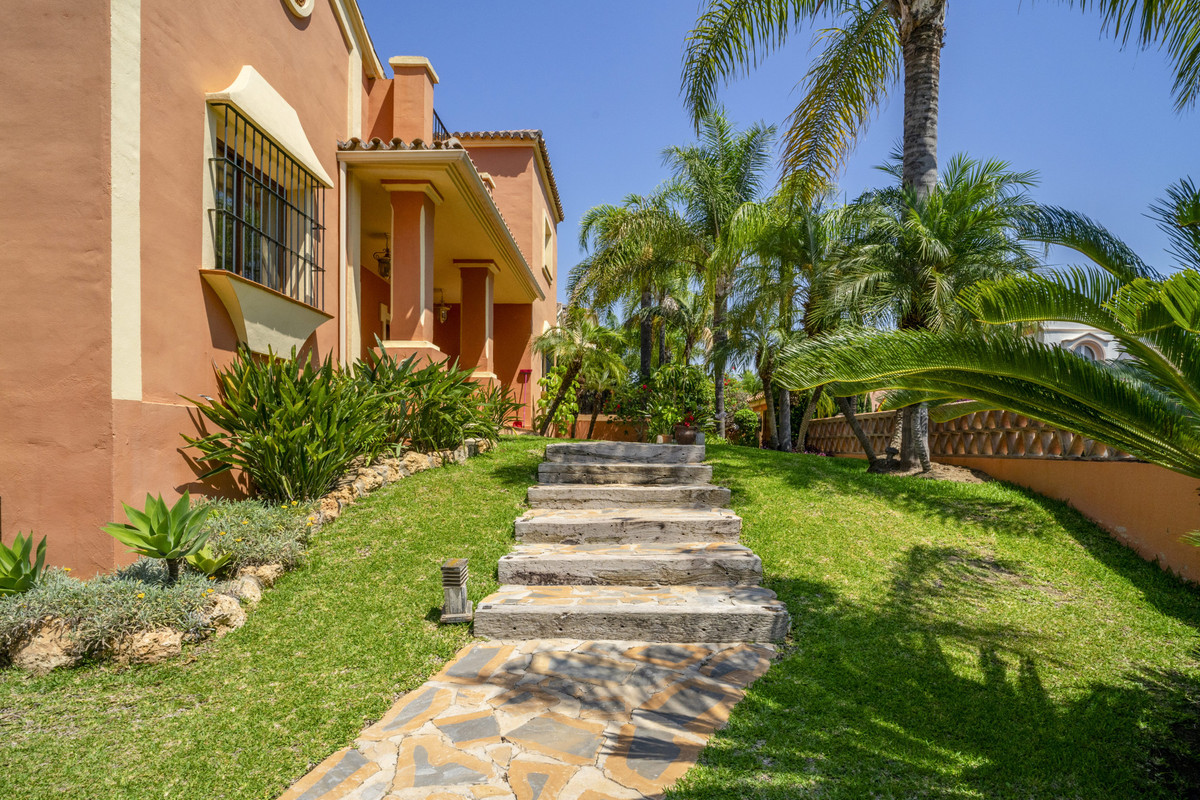 Huis te koop in Guadalmina Alta | 6 slaapkamers H5109133