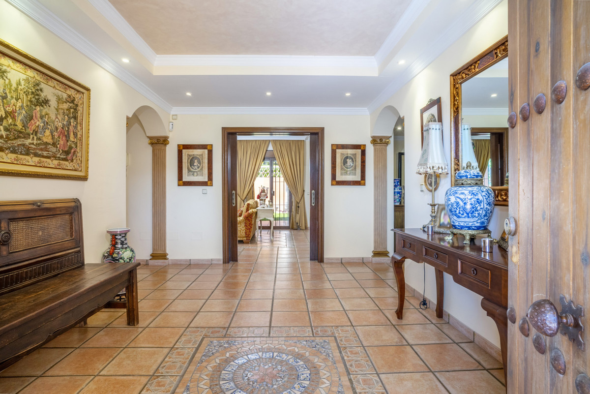 Huis te koop in Guadalmina Alta | 6 slaapkamers H5109133