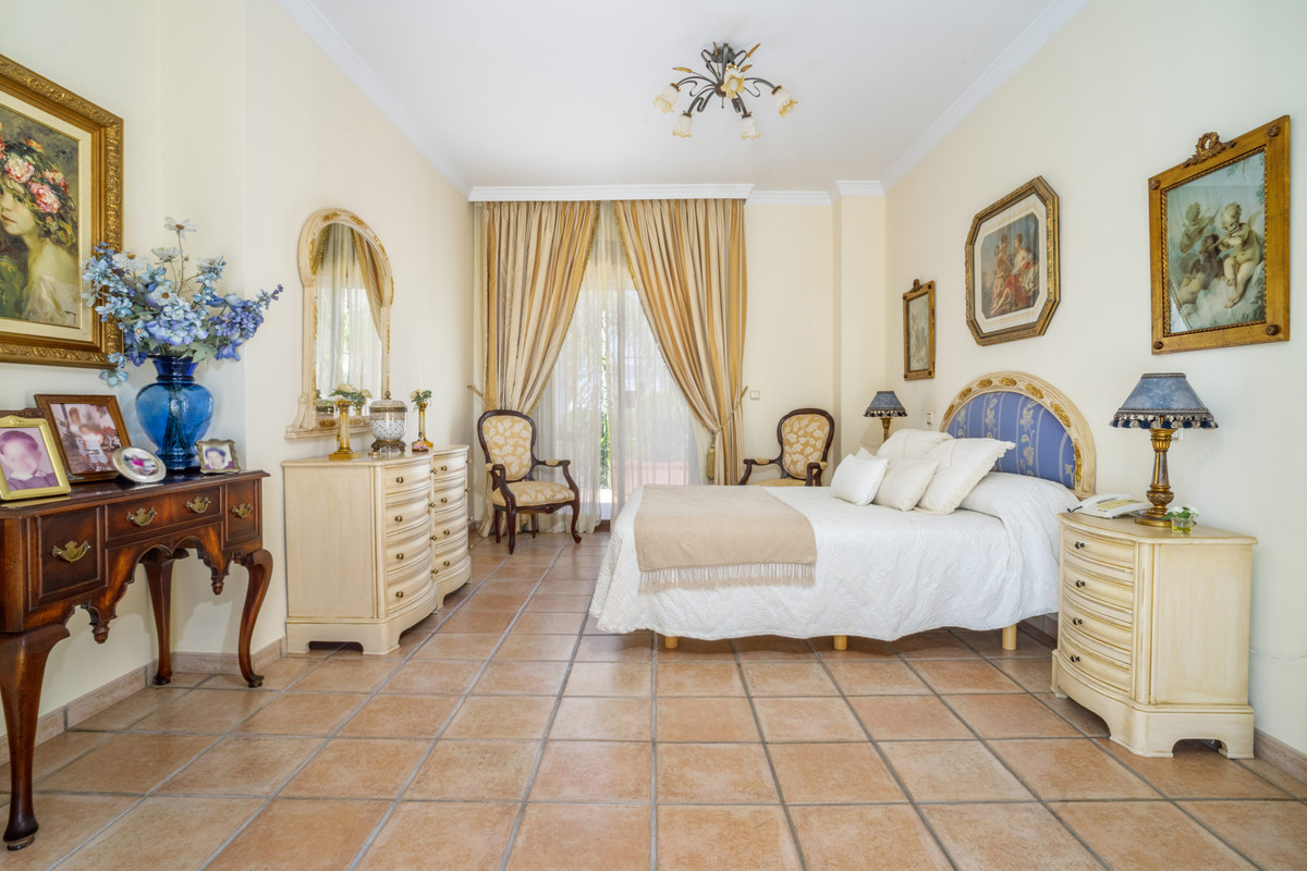 Huis te koop in Guadalmina Alta | 6 slaapkamers H5109133