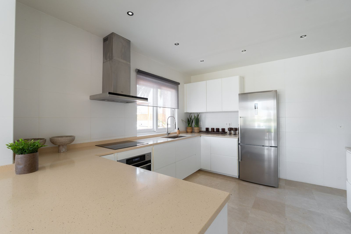 Huis te koop in Guadalmina Alta | 4 slaapkamers H5121763