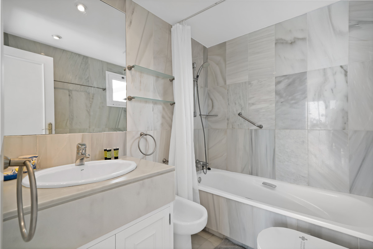 Huis te koop in Guadalmina Alta | 5 slaapkamers H5150317