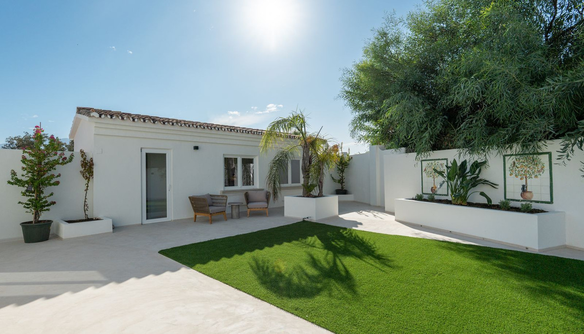 Huis te koop in Guadalmina Alta | 4 slaapkamers H5202802