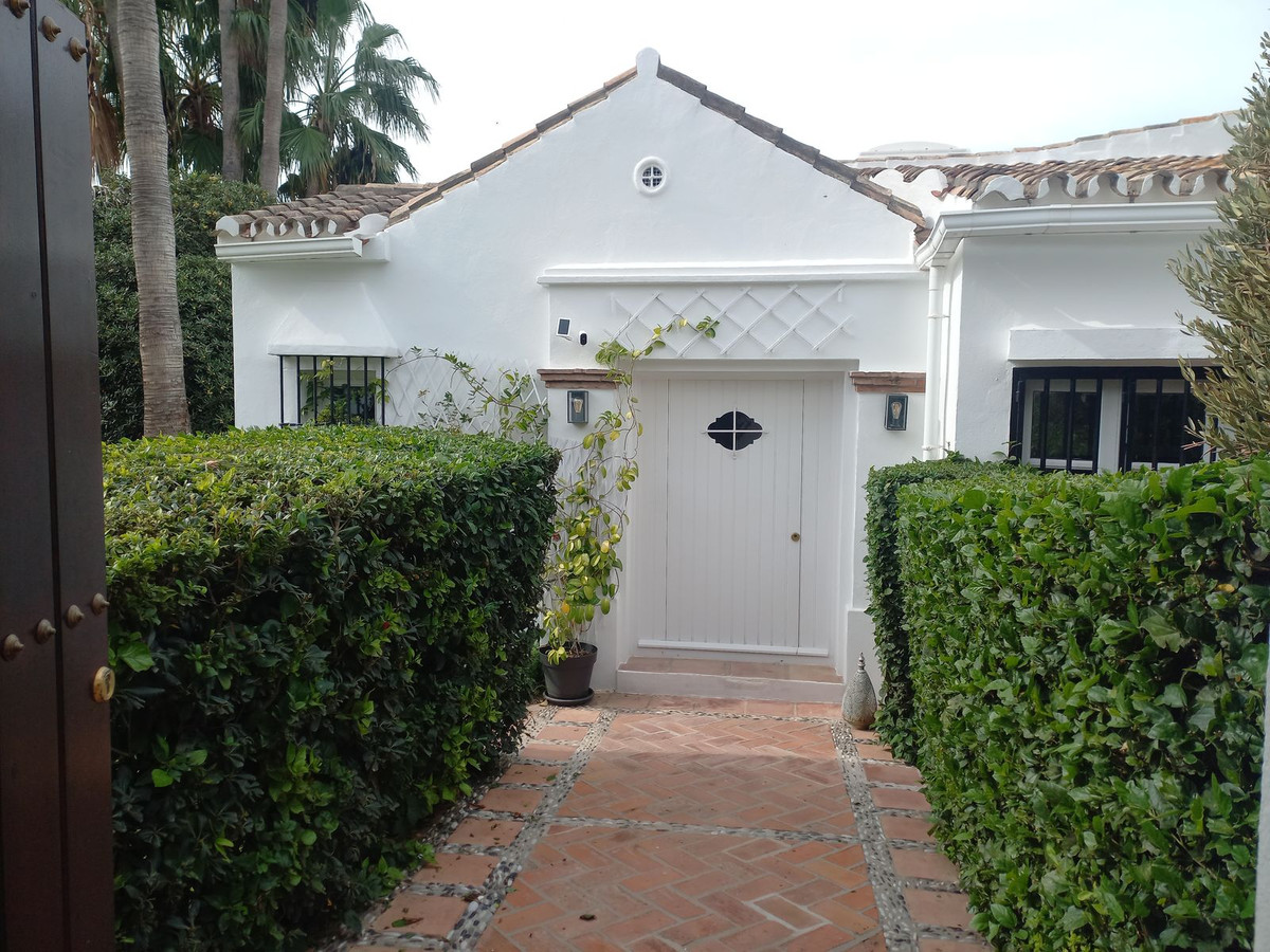 Huis te koop in Guadalmina Alta | 5 slaapkamers H5205895