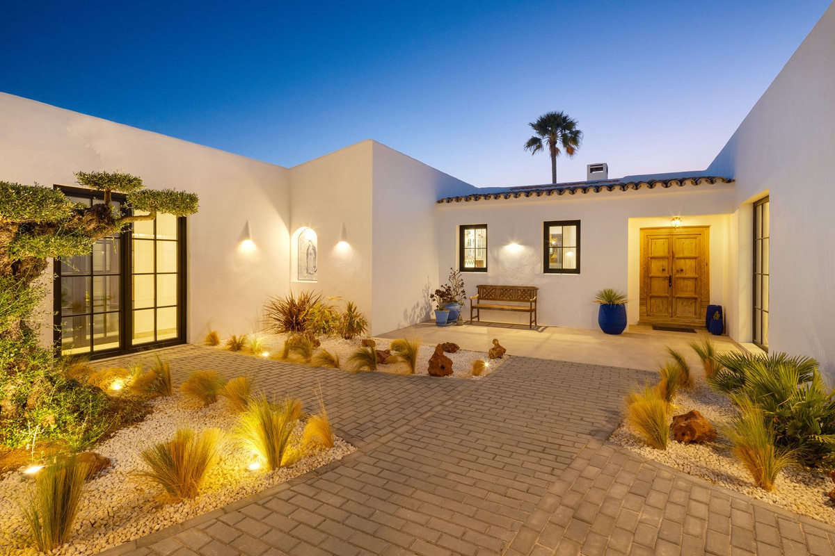 Huis te koop in Guadalmina Alta | 8 slaapkamers H5223181