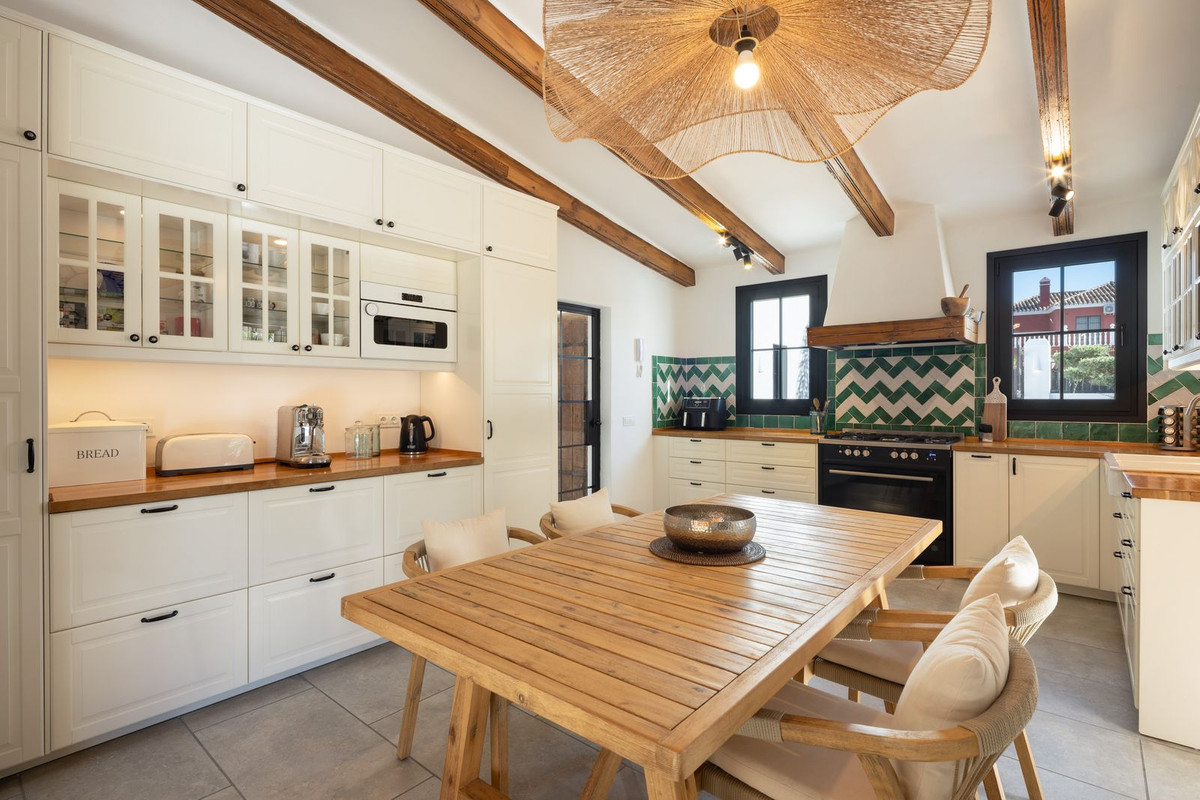 Huis te koop in Guadalmina Alta | 8 slaapkamers H5223181