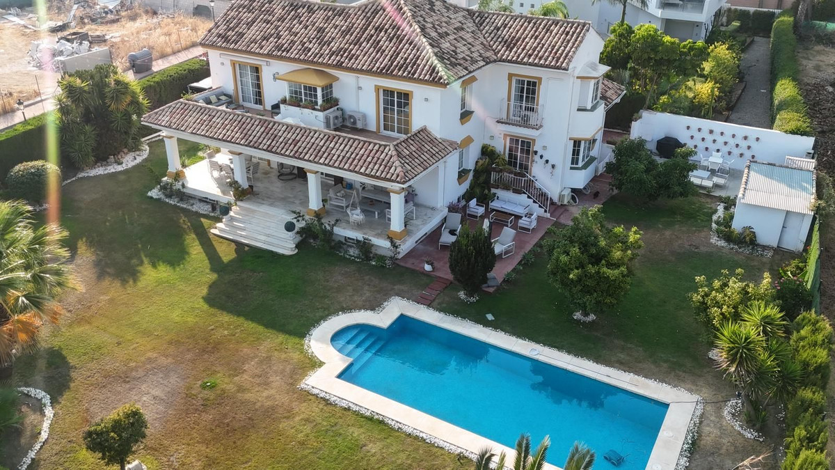 Huis te koop in Guadalmina Alta | 7 slaapkamers H5230405