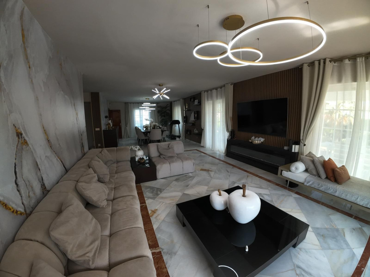 Huis te koop in Guadalmina Alta | 7 slaapkamers H5230405
