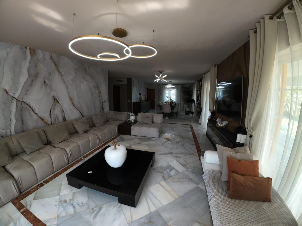 Huis te koop in Guadalmina Alta | 7 slaapkamers H5230405