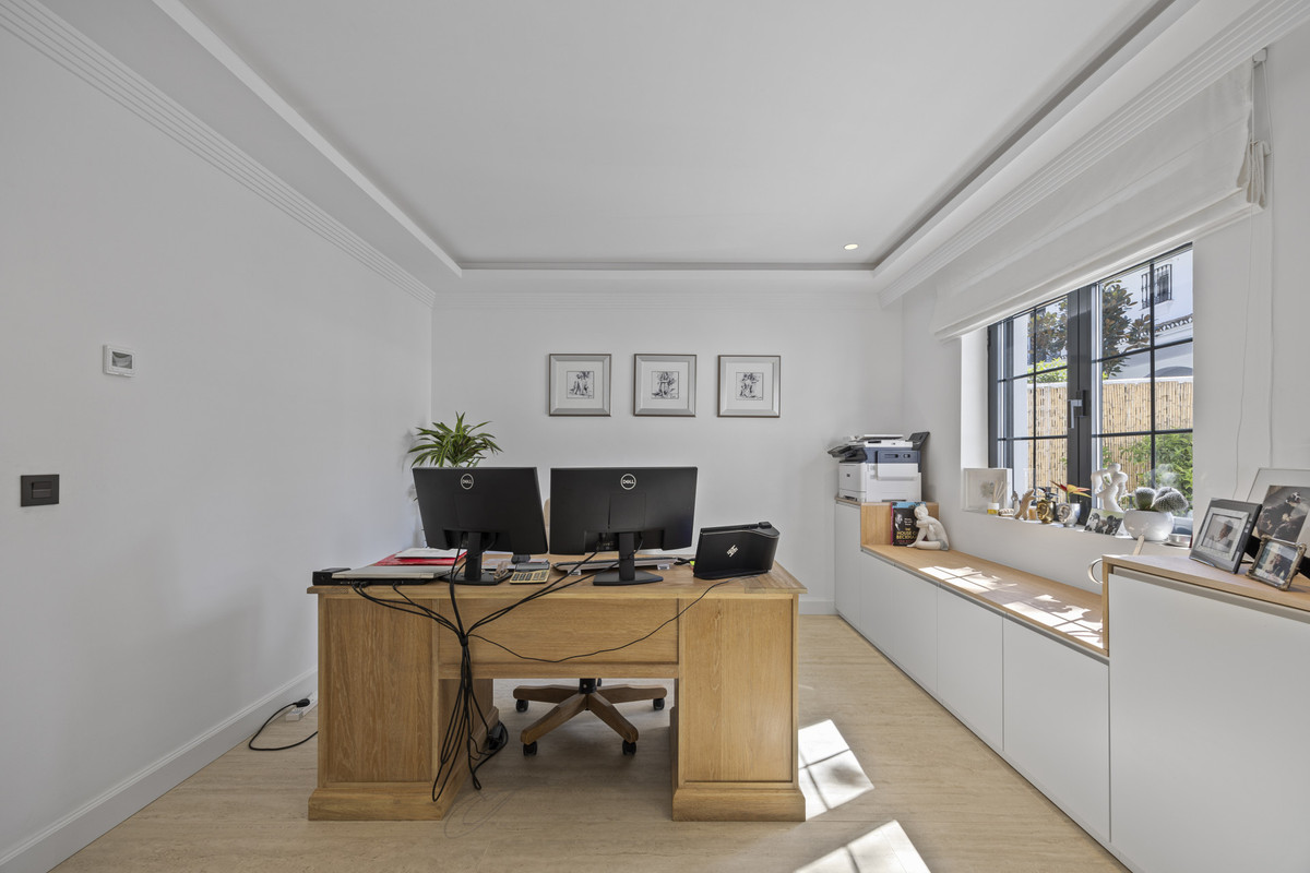 Huis te koop in Guadalmina Alta | 5 slaapkamers H5264038