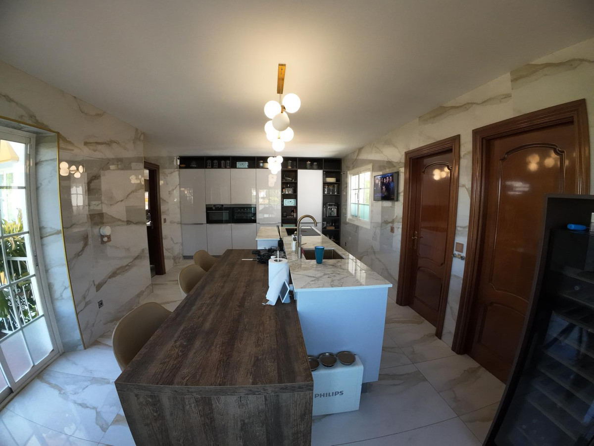 Huis te koop in Guadalmina Alta | 7 slaapkamers H5319010