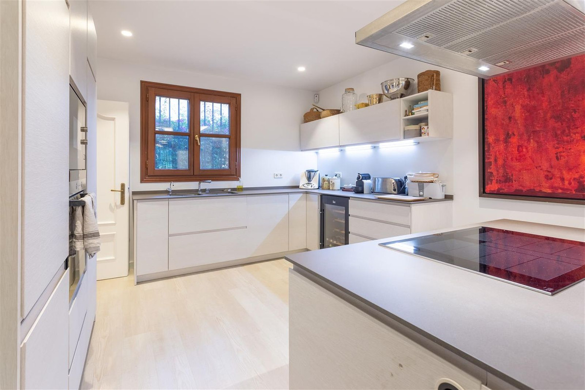 Huis te koop in Guadalmina Alta | 5 slaapkamers H5320693