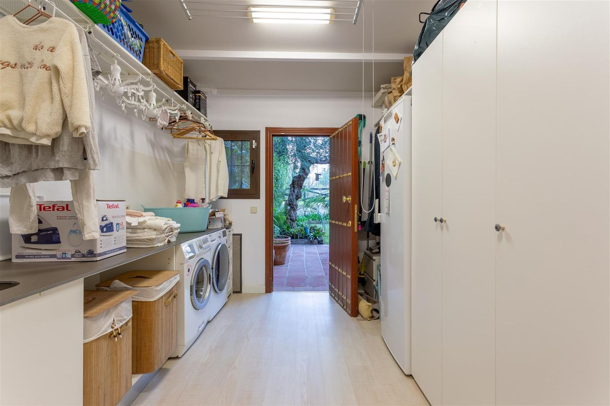 Huis te koop in Guadalmina Alta | 5 slaapkamers H5320693