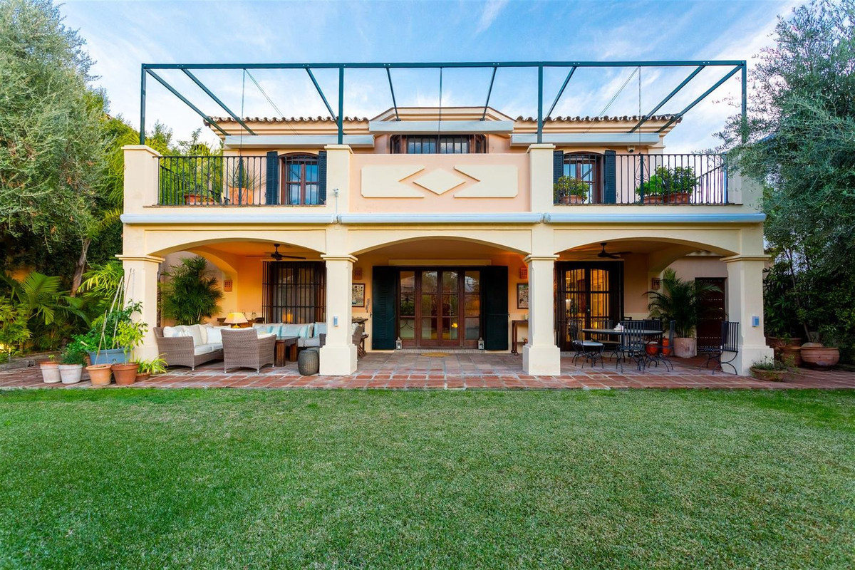 Huis te koop in Guadalmina Alta | 5 slaapkamers H5320693