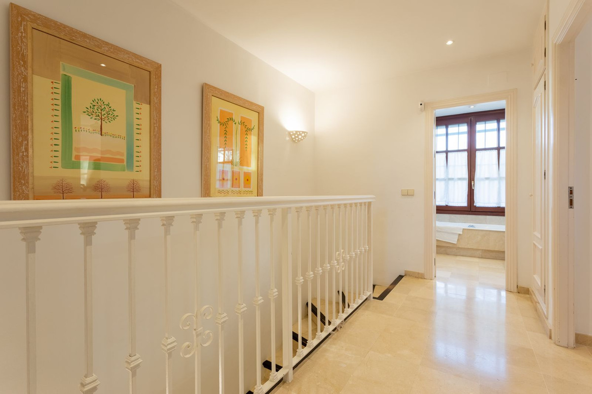Huis te koop in Guadalmina Alta | 5 slaapkamers H5320693