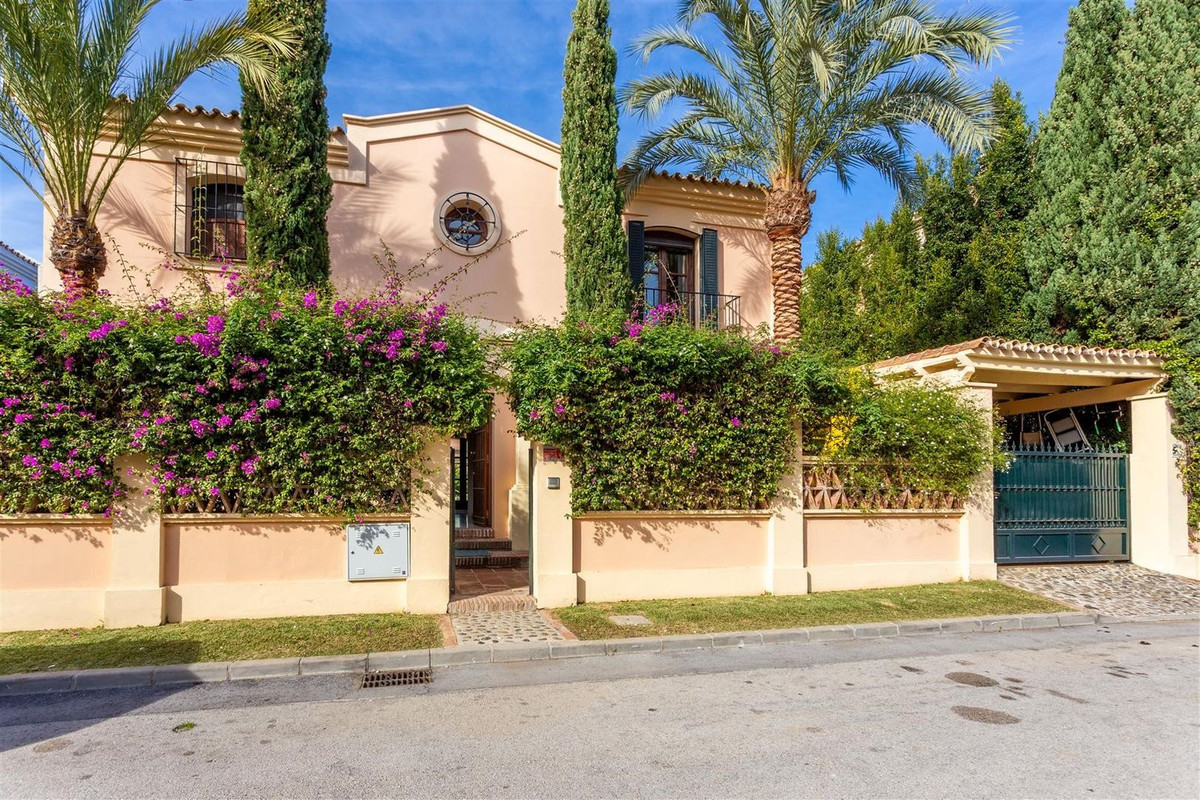 Huis te koop in Guadalmina Alta | 5 slaapkamers H5320693