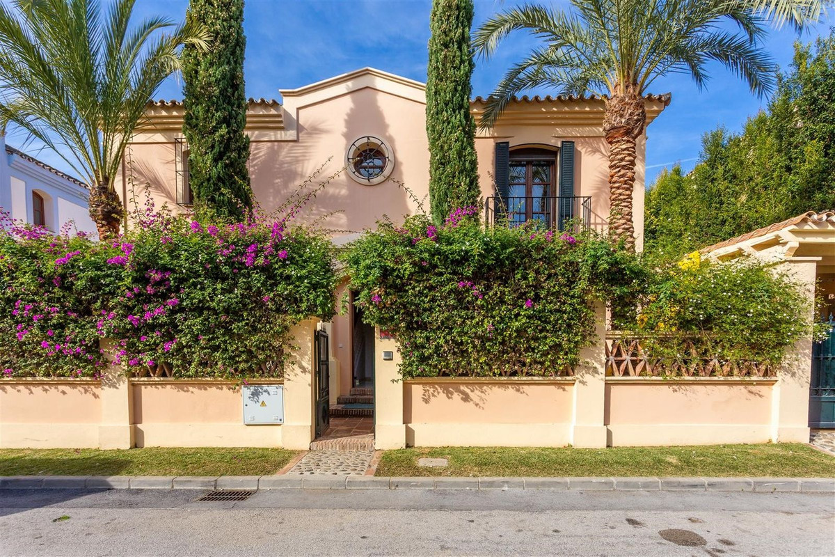 Huis te koop in Guadalmina Alta | 5 slaapkamers H5320693