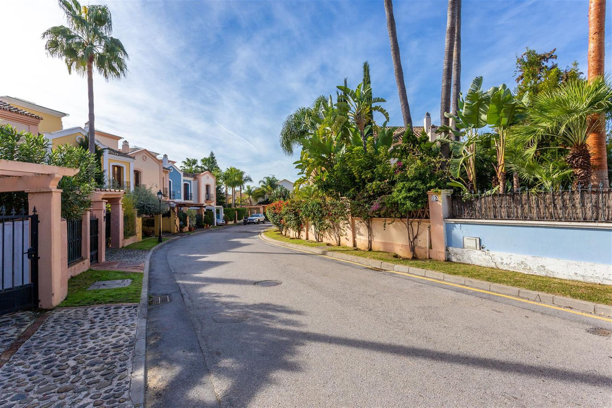 Huis te koop in Guadalmina Alta | 5 slaapkamers H5320693