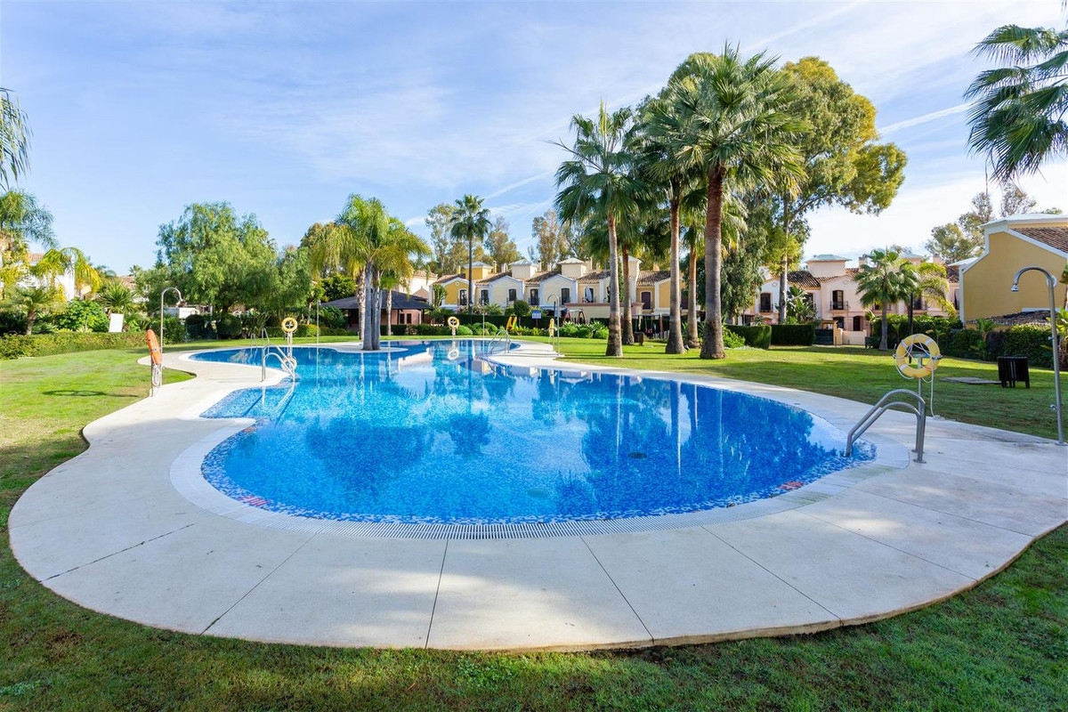 Huis te koop in Guadalmina Alta | 5 slaapkamers H5320693