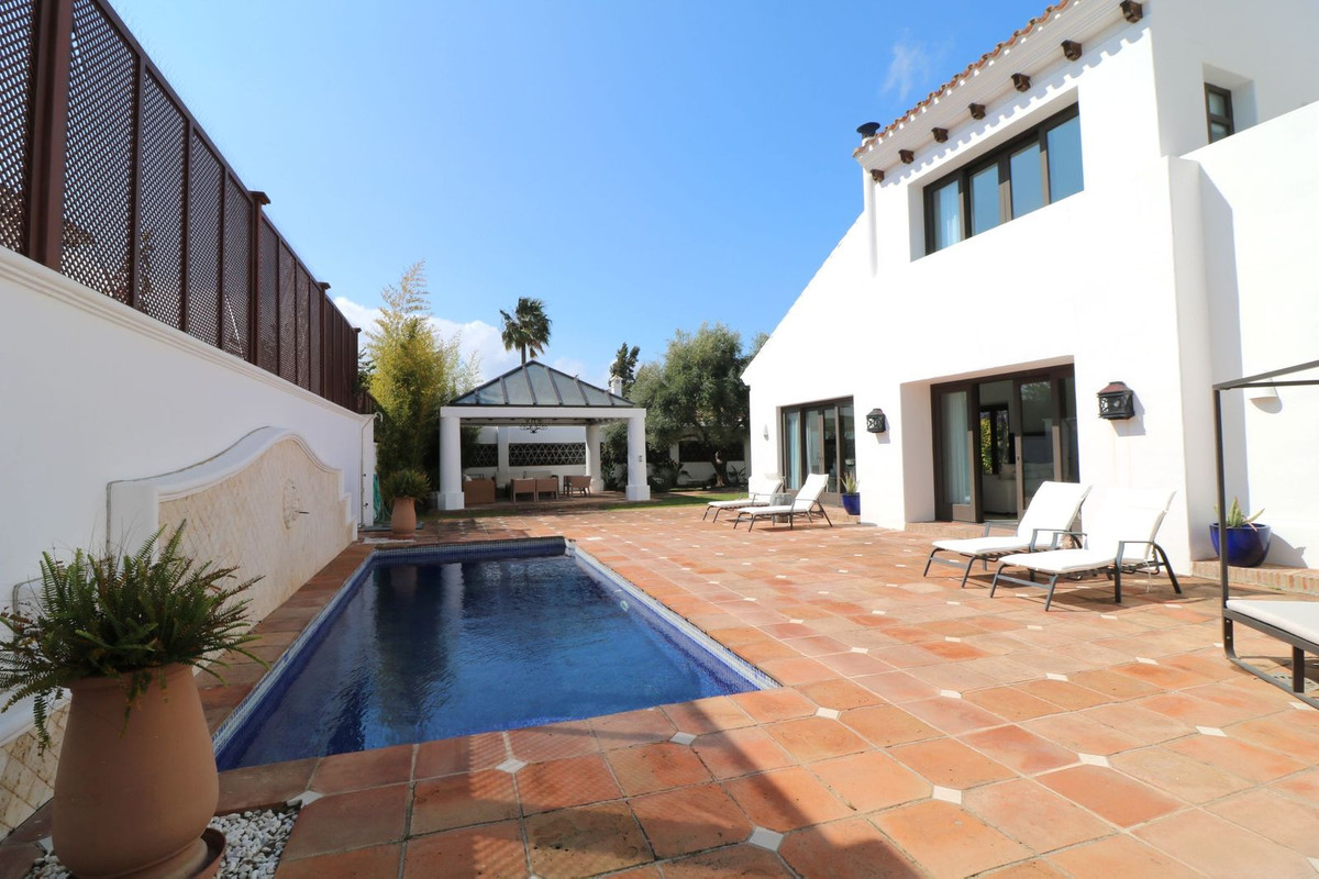 Huis te koop in Guadalmina Alta | 5 slaapkamers H5346997