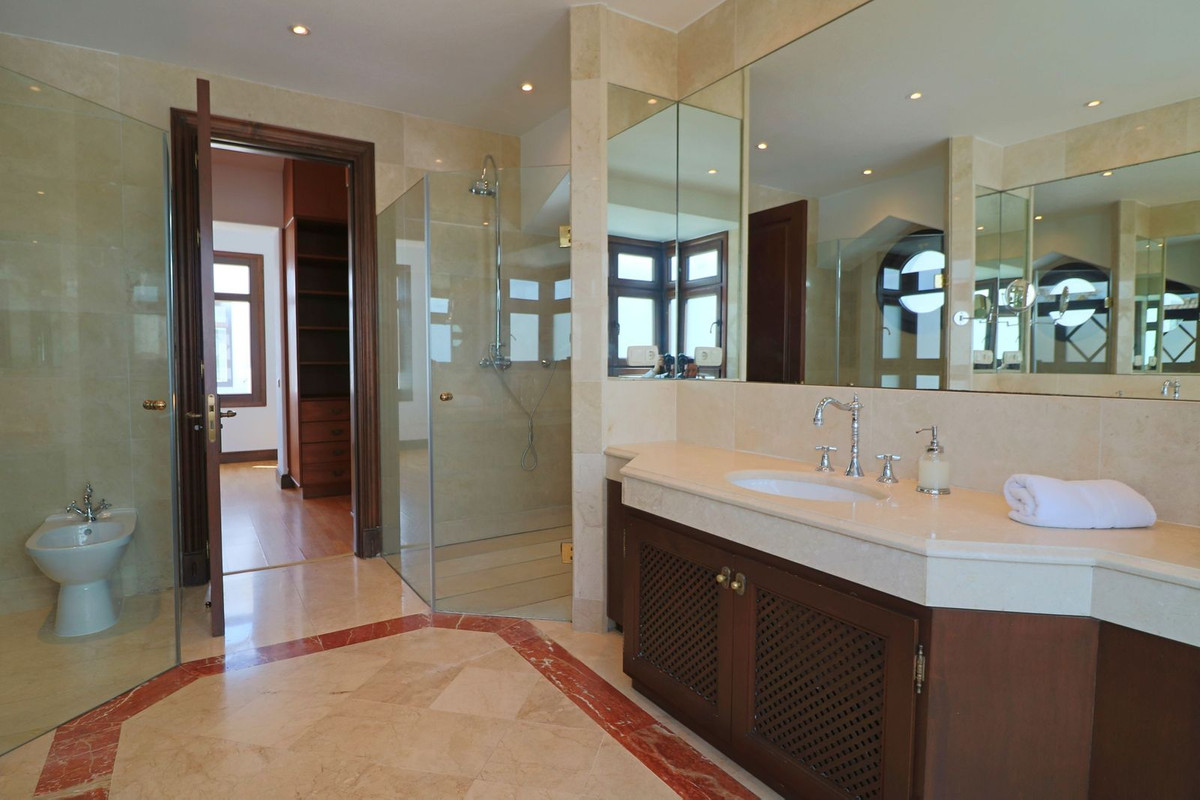 Huis te koop in Guadalmina Alta | 5 slaapkamers H5346997