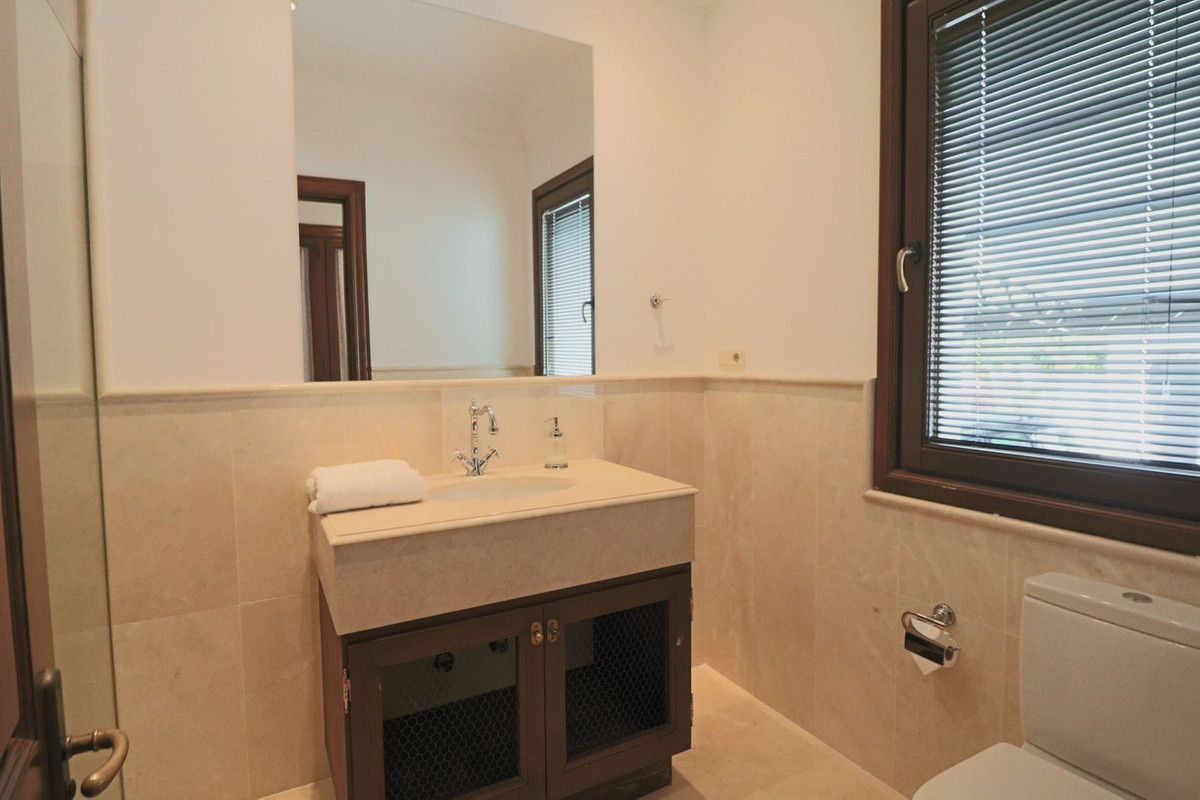 Huis te koop in Guadalmina Alta | 5 slaapkamers H5346997