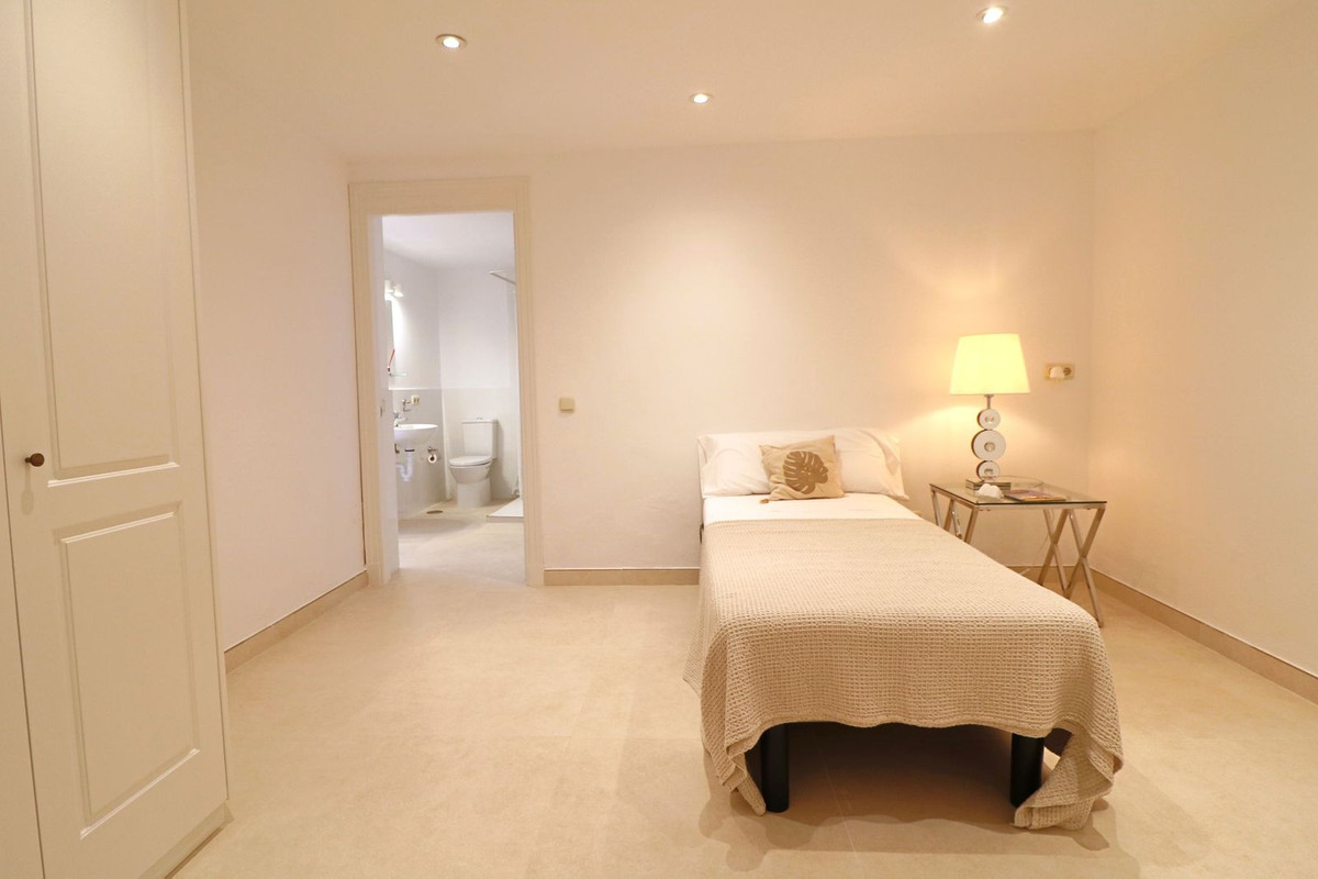 Huis te koop in Guadalmina Alta | 5 slaapkamers H5346997