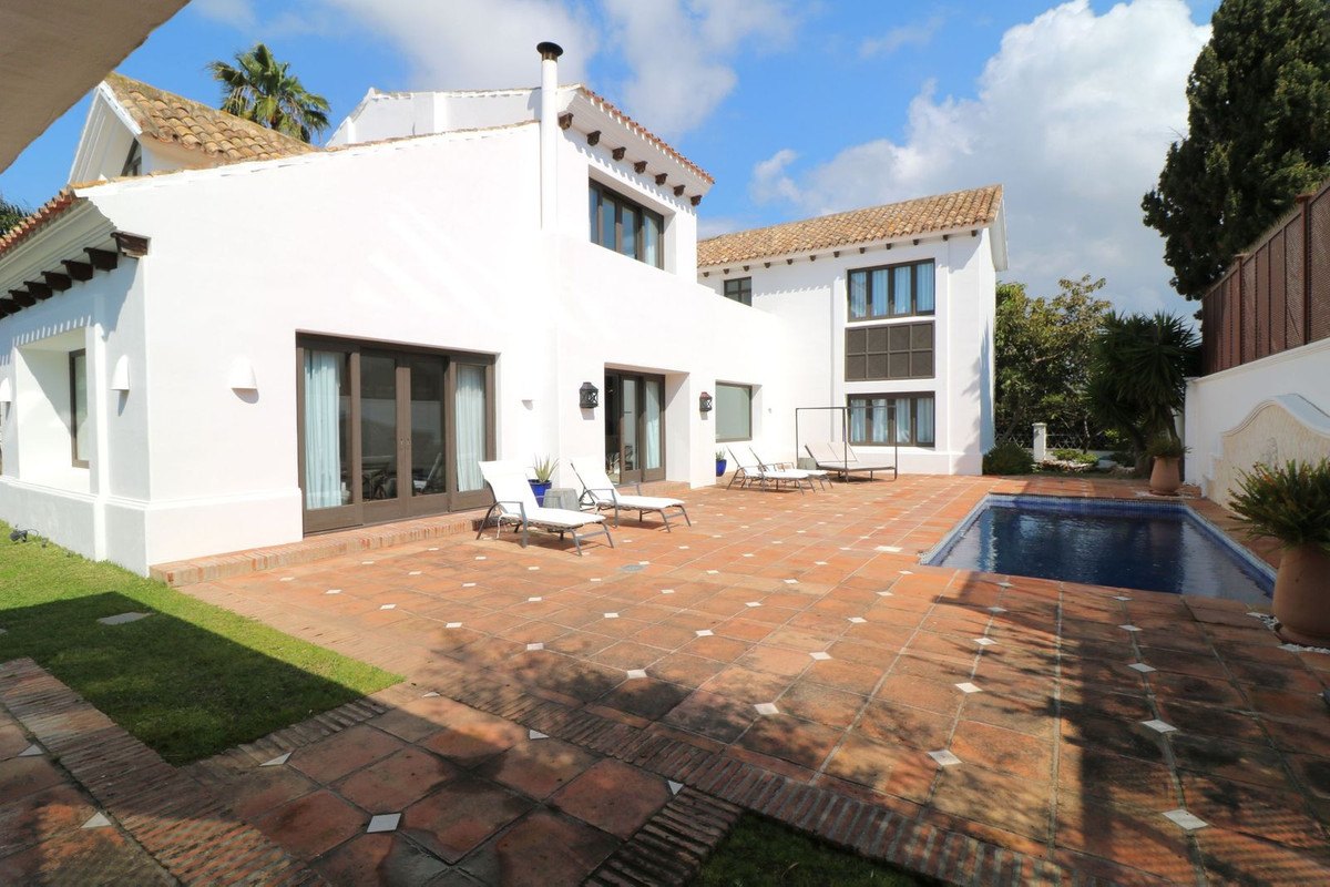 Huis te koop in Guadalmina Alta | 5 slaapkamers H5346997