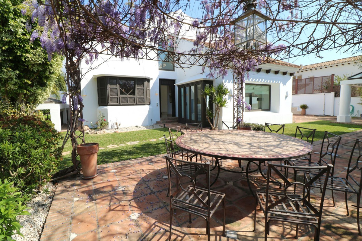 Huis te koop in Guadalmina Alta | 5 slaapkamers H5346997