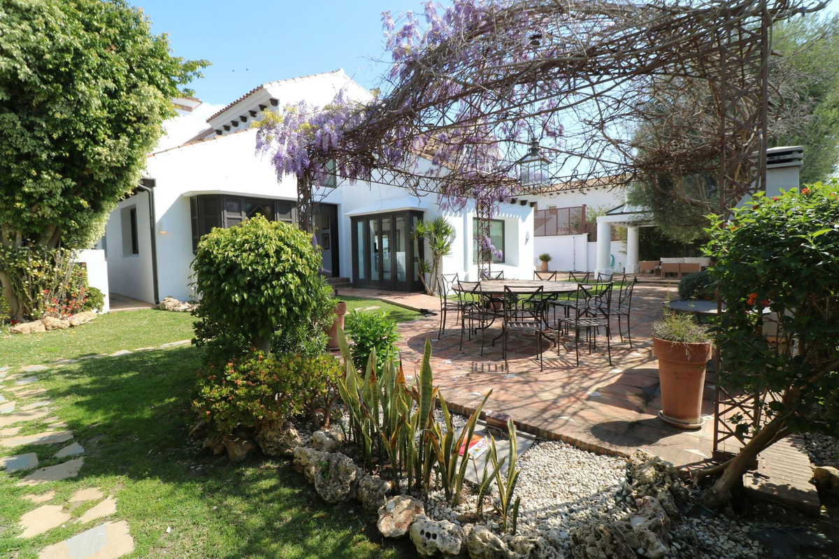 Huis te koop in Guadalmina Alta | 5 slaapkamers H5346997