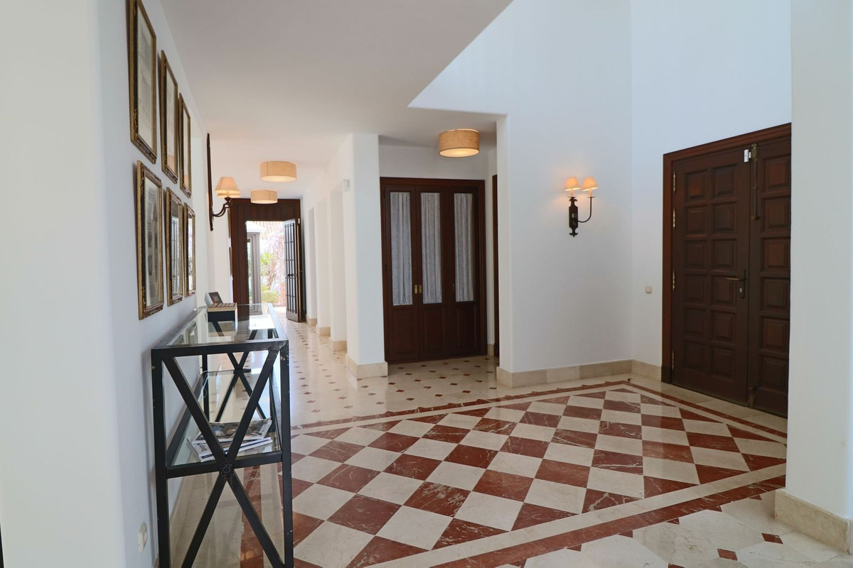 Huis te koop in Guadalmina Alta | 5 slaapkamers H5346997