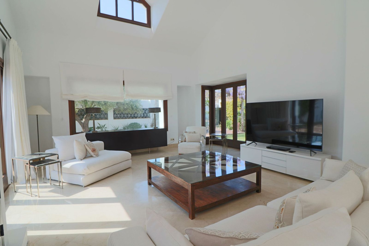 Huis te koop in Guadalmina Alta | 5 slaapkamers H5346997