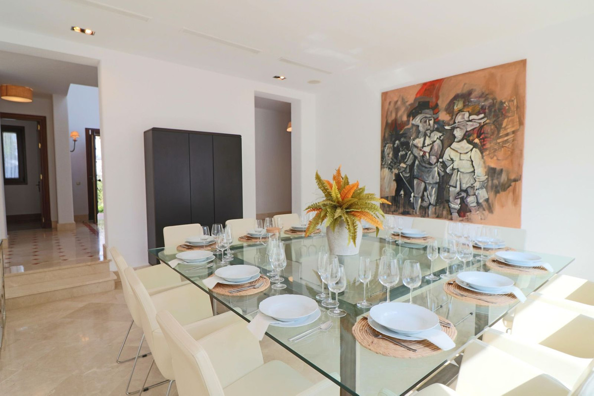 Huis te koop in Guadalmina Alta | 5 slaapkamers H5346997