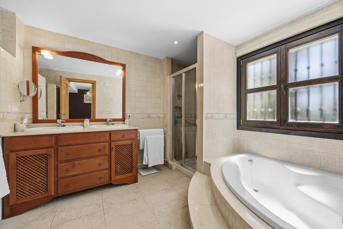 Huis te koop in Guadalmina Alta | 5 slaapkamers H5379259
