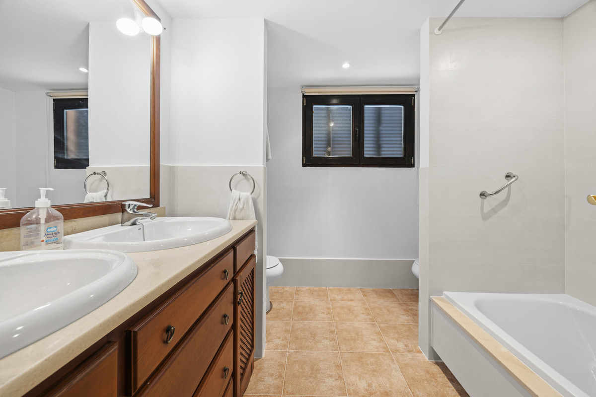 Huis te koop in Guadalmina Alta | 5 slaapkamers H5379259