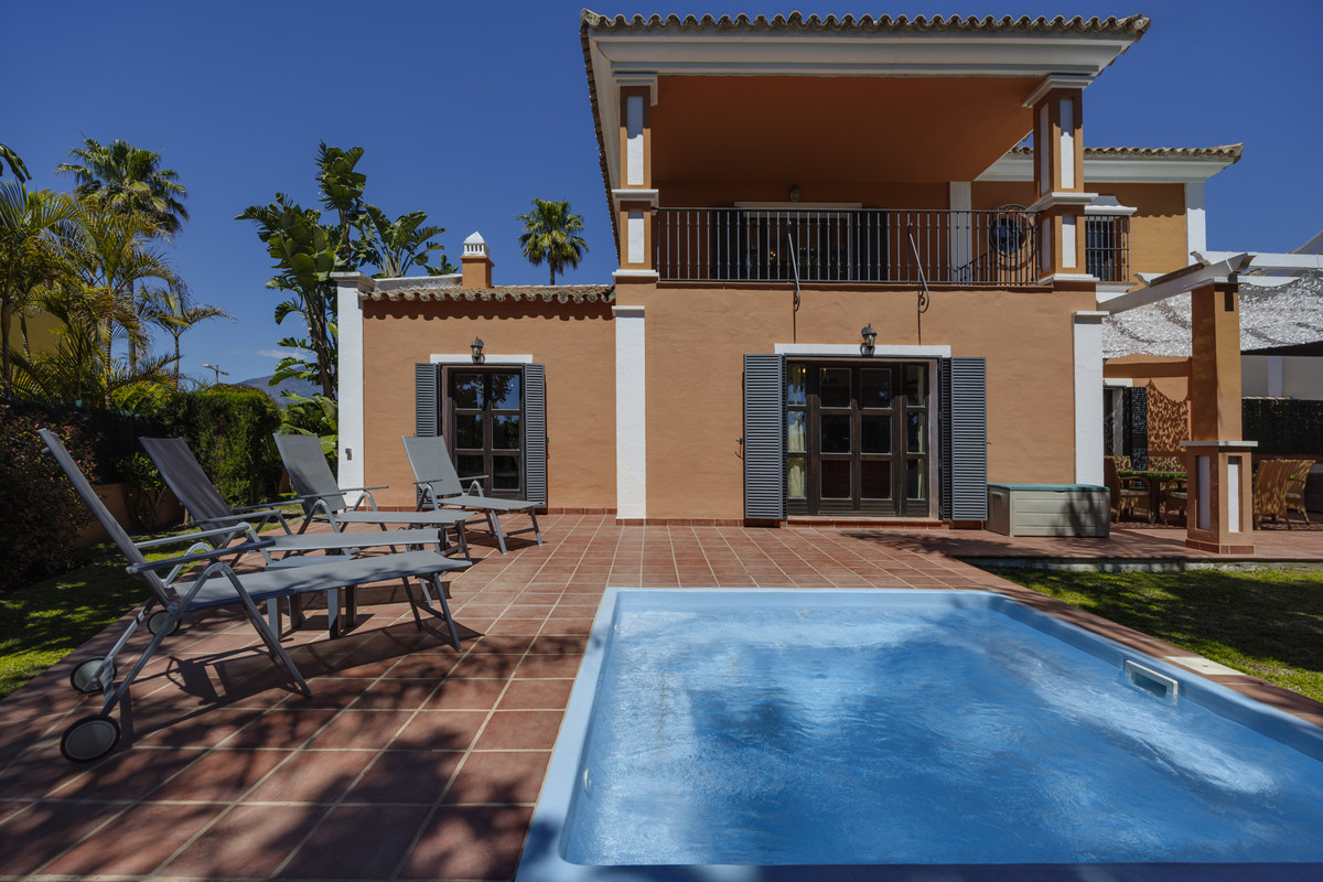 Huis te koop in Guadalmina Alta | 5 slaapkamers H5379259