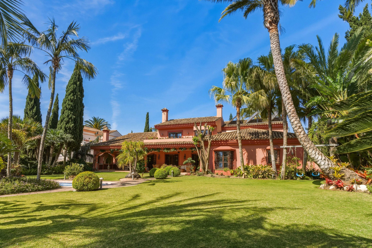 Huis te koop in Guadalmina Alta | 6 slaapkamers H5384119